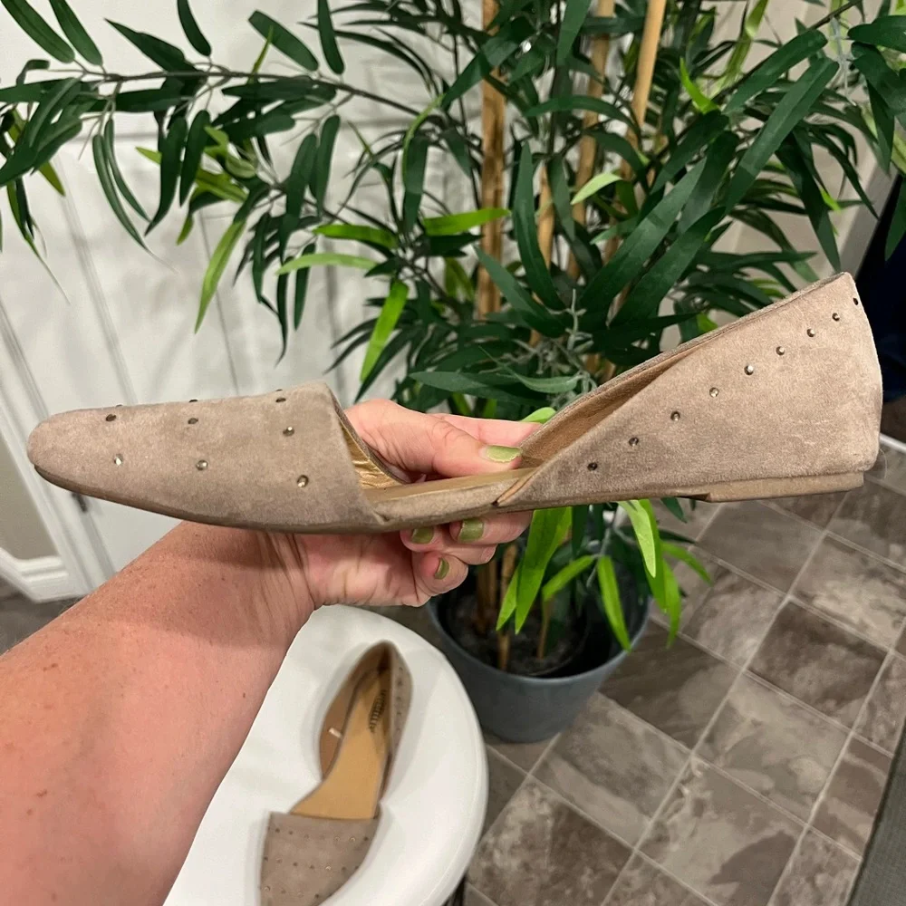 Seychelles brand taupe flat with rhinestone detail - Picture 8 of 16